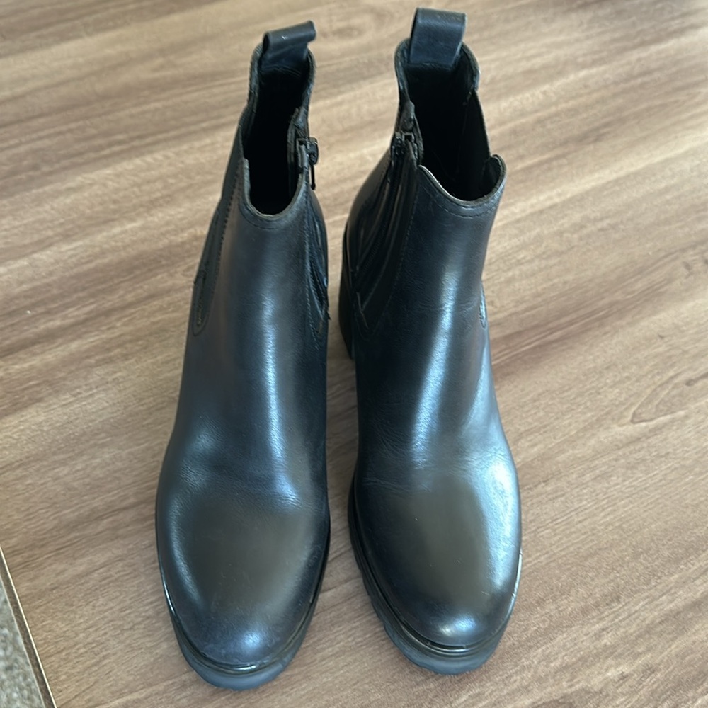 Jeffrey Campbell Women’s Escob 3 Platform Chelsea Boot- 8.5